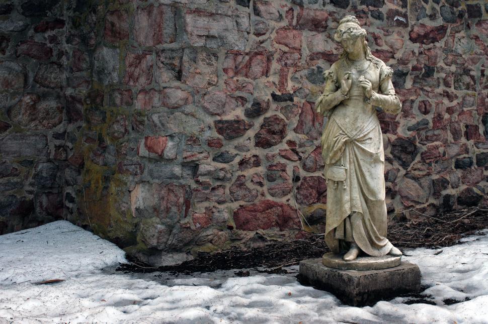 Free Image of Statue in Ruins 