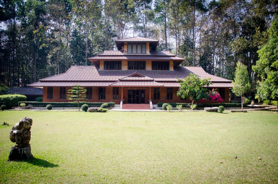 Free Image of Guest Bulding 