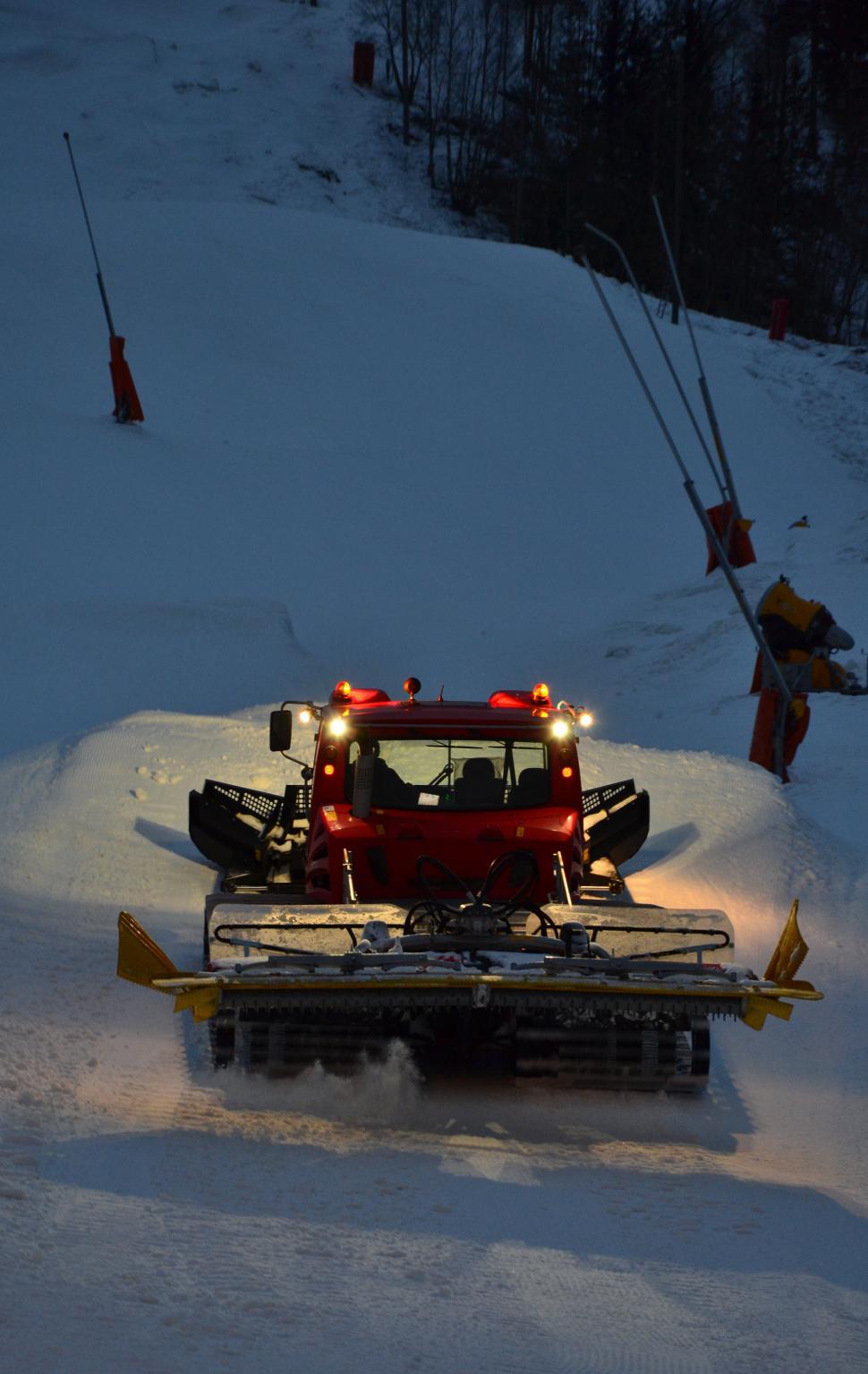 Free Image of Snow tractor 