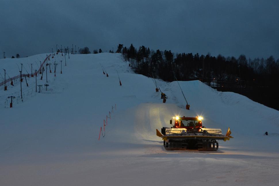 Free Image of Snow tractor 