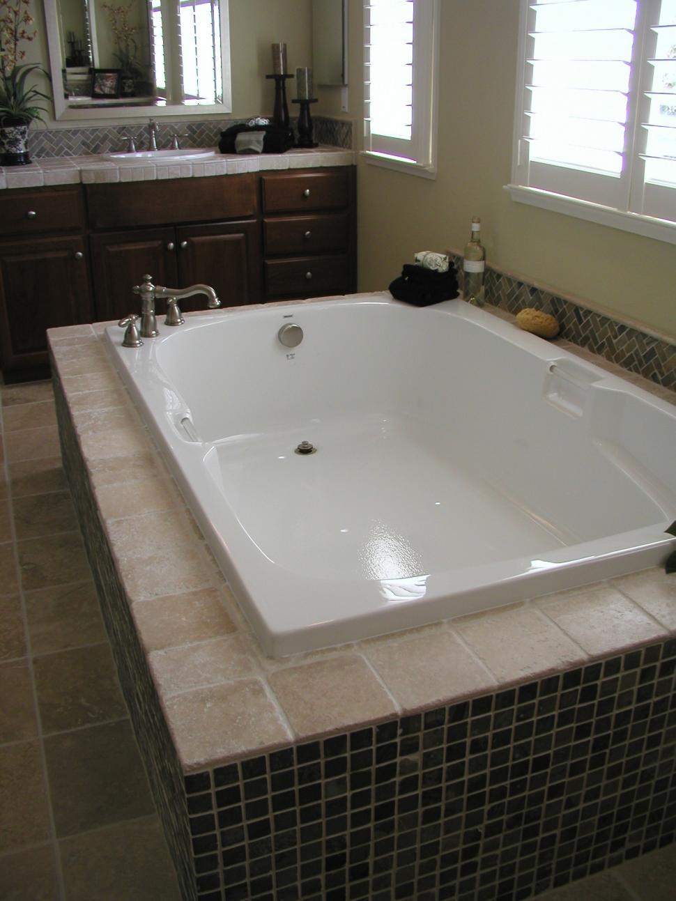 Free Image of Bath and Showers 