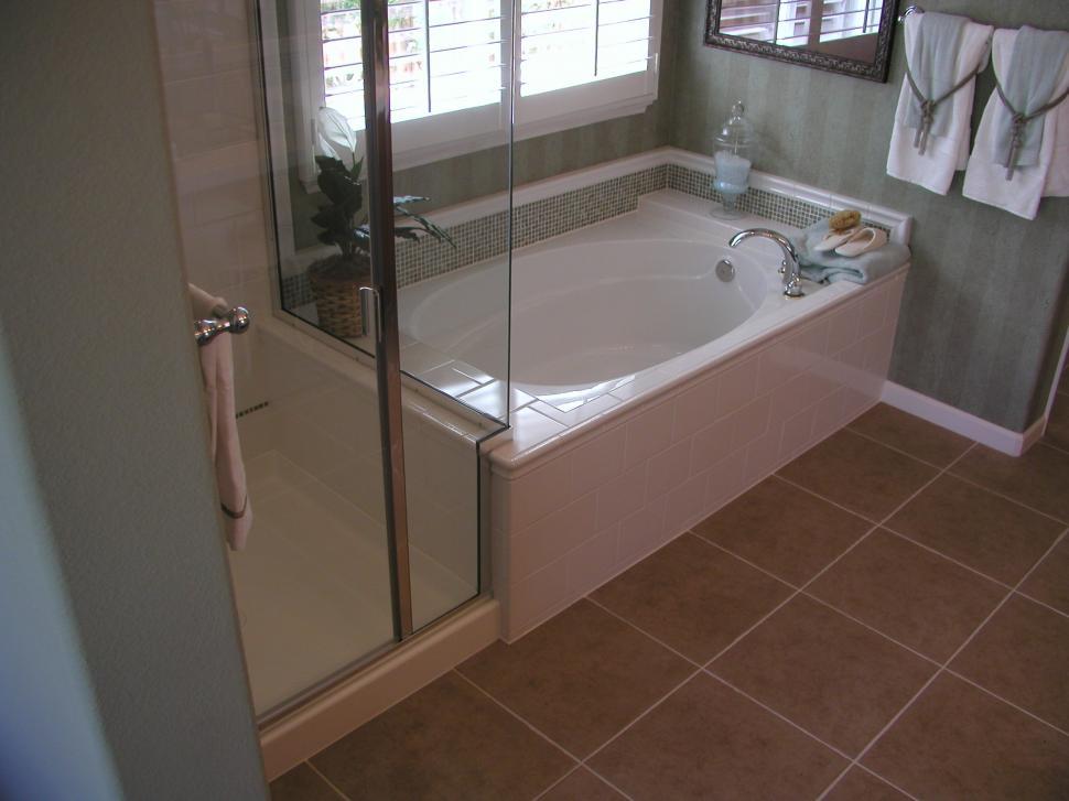Free Image of Bath and Showers 