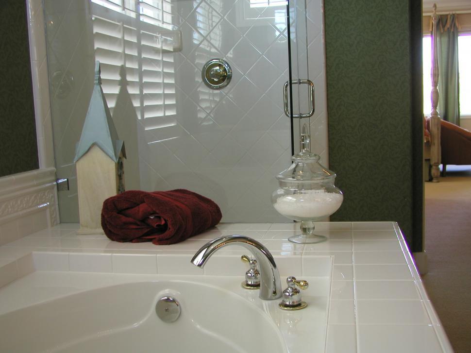 Free Image of Bath and Showers 