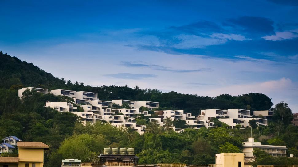Free Image of Resort on the mountain 