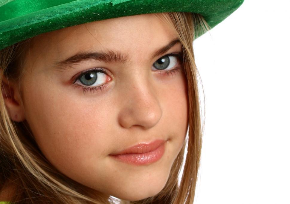 Free Image of A beautiful young girl dressed for Saint Patricks Day 