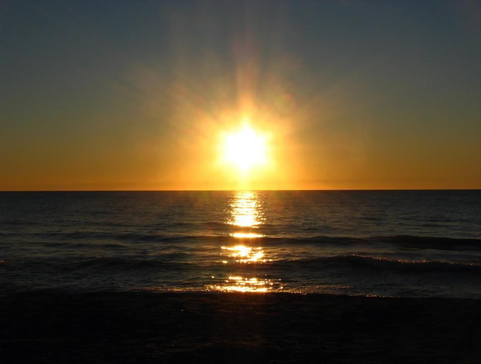 Free Image of An ocean sunset landscape 