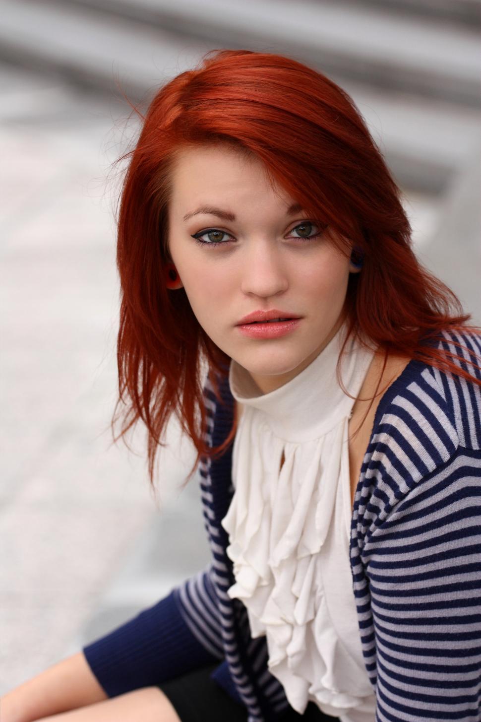 Free Image of A beautiful young woman in business attire 