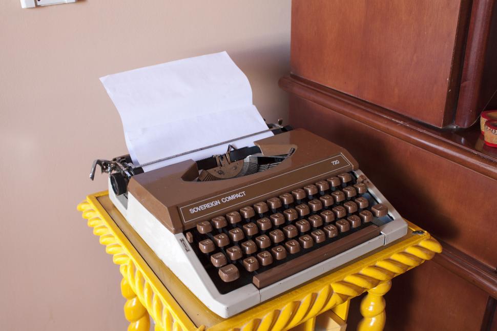 Free Image of Typewriter Angled 