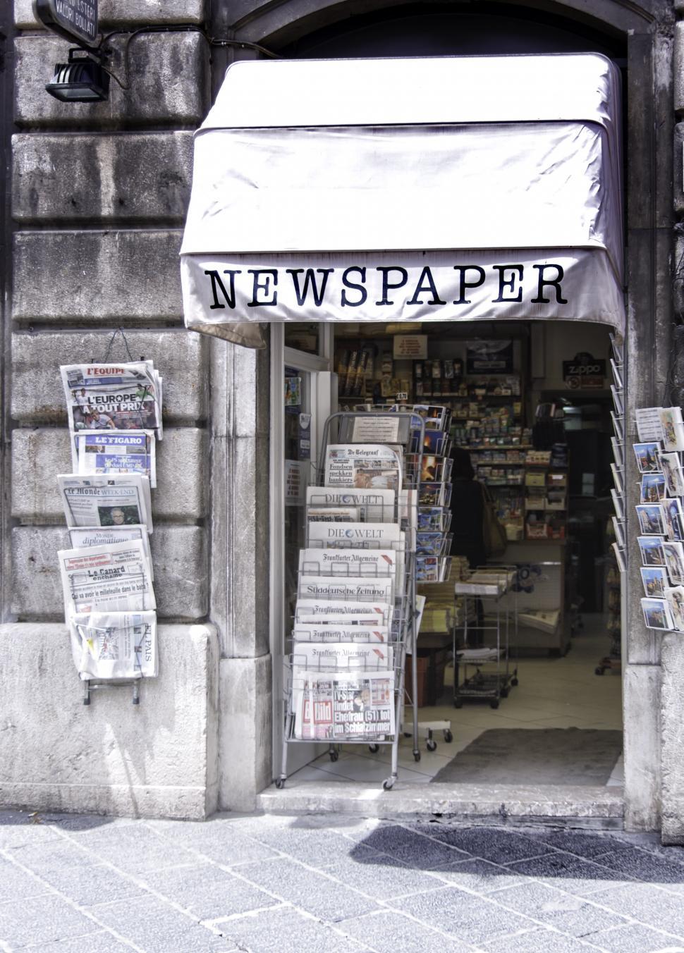 Free Image of Newspaper Shop 