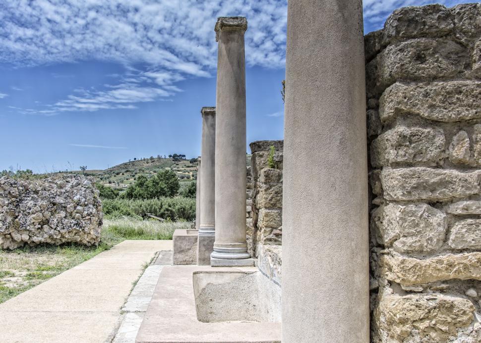 Free Image of Columns 