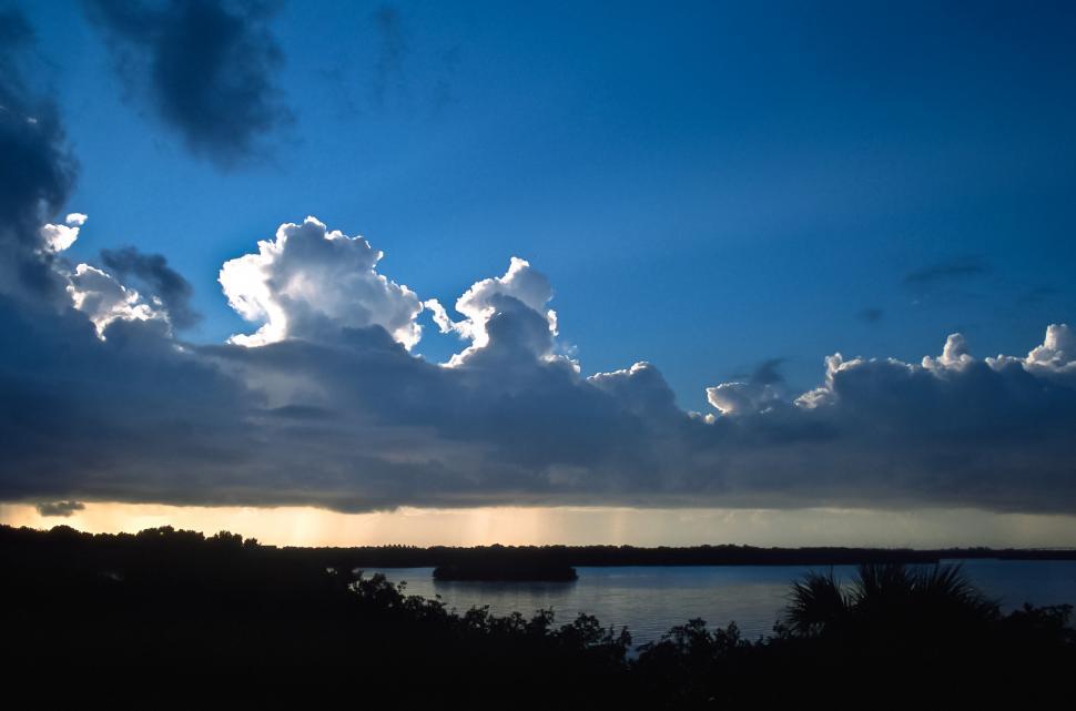 Free Image of Light Above the Water 