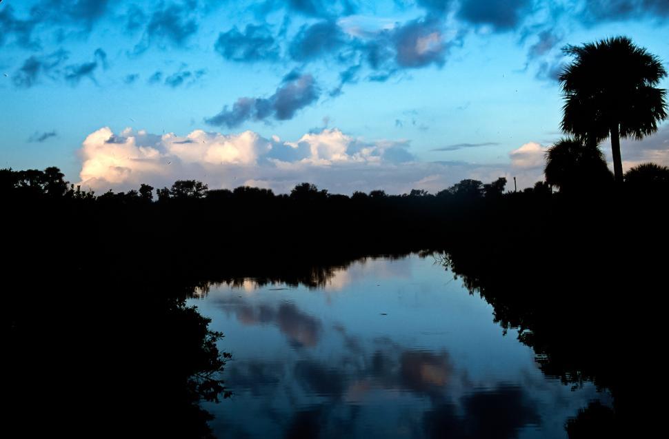 Free Image of Sky and Water 