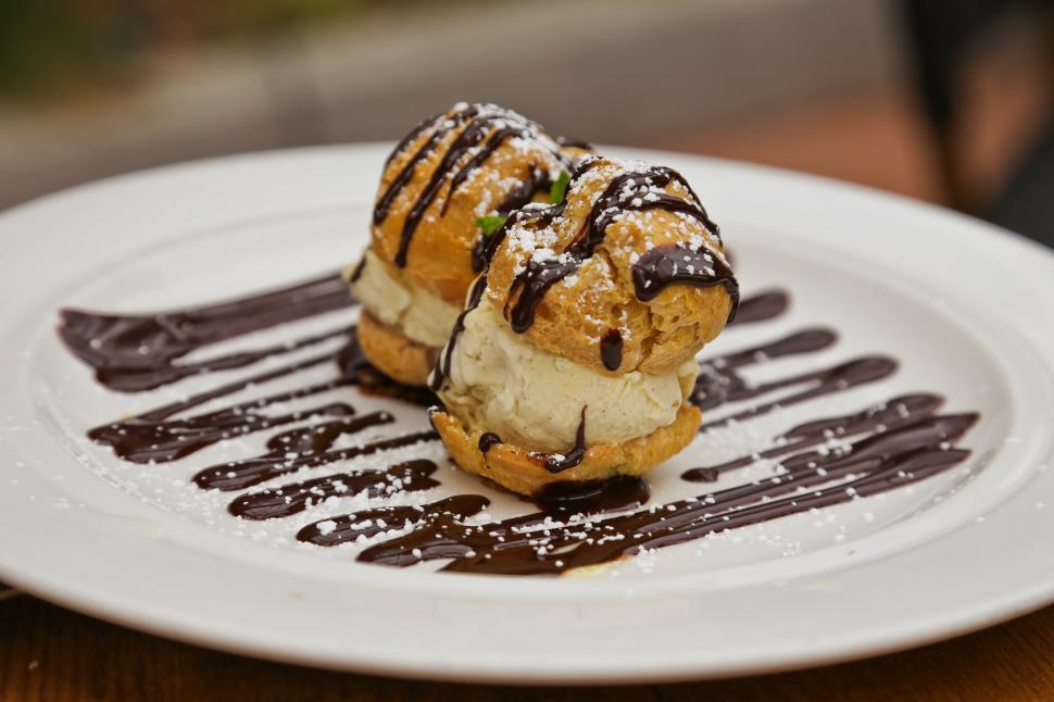 Free Image of Profiteroles 