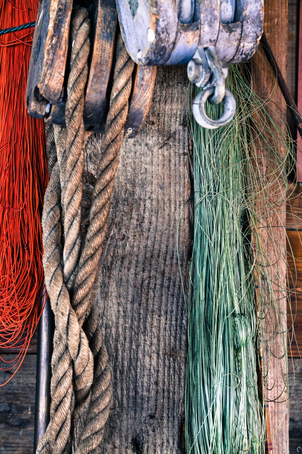 Free Image of Hanging ropes 