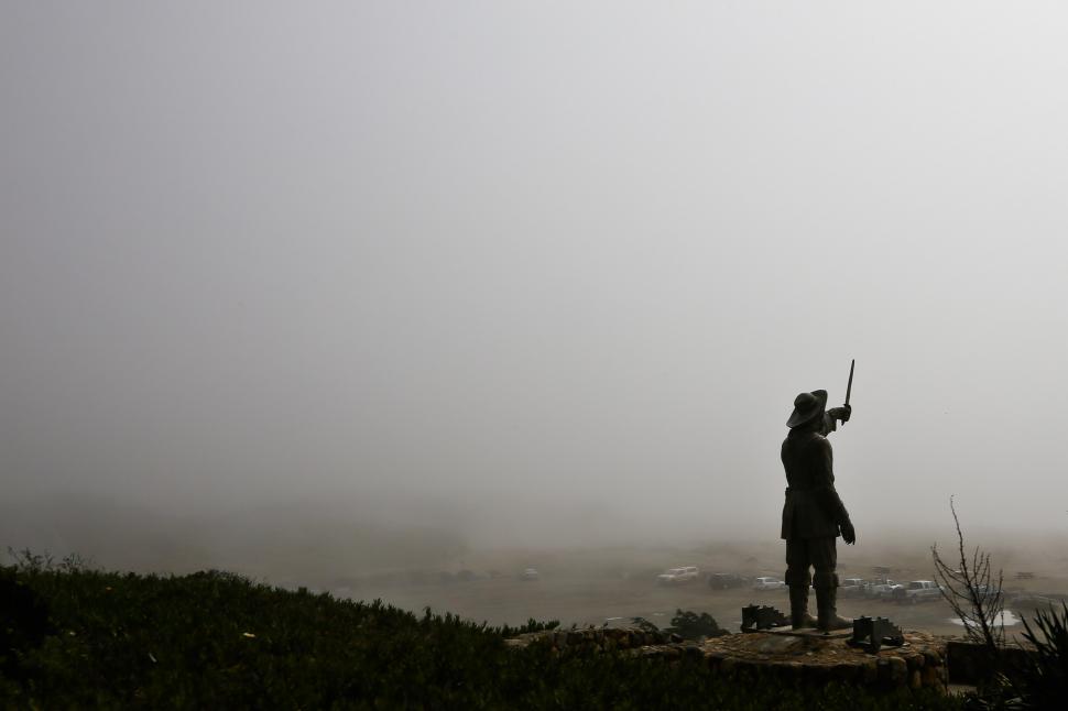 Free Image of Statue at foggy beach 