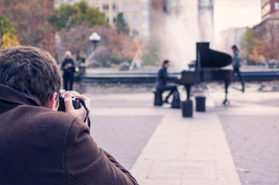 Free Image of Pianist 