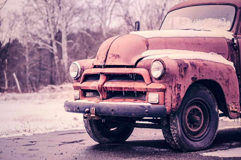 Free Image of Car in snow 