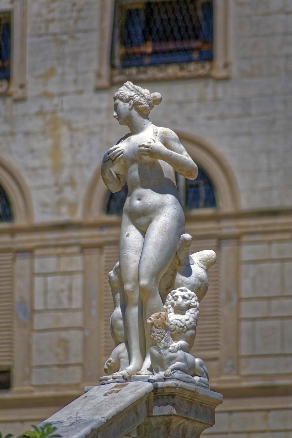 Free Image of Fountain 