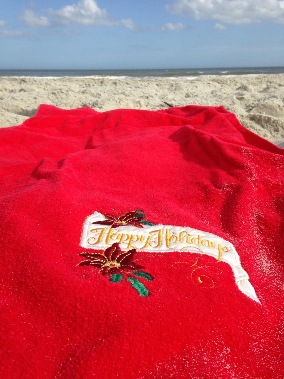 Free Image of Beach and Happy Holidays 