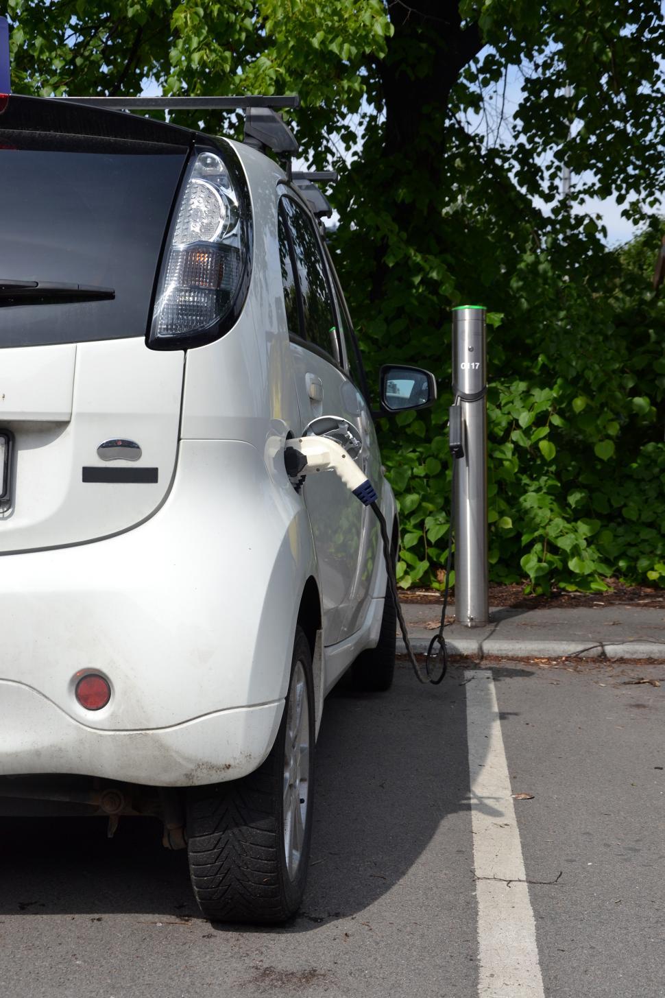 Free Image of Electric car 