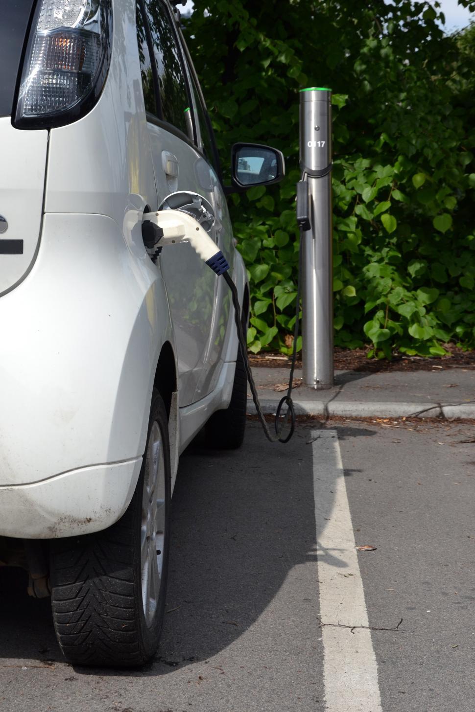 Free Image of Electric car 
