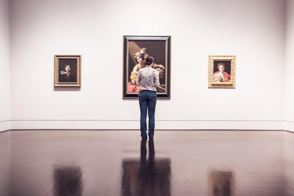Free Image of Inside an art gallery 