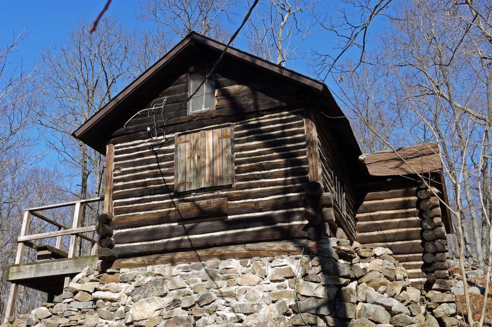 Free Image of Log Cabin In The Woods 