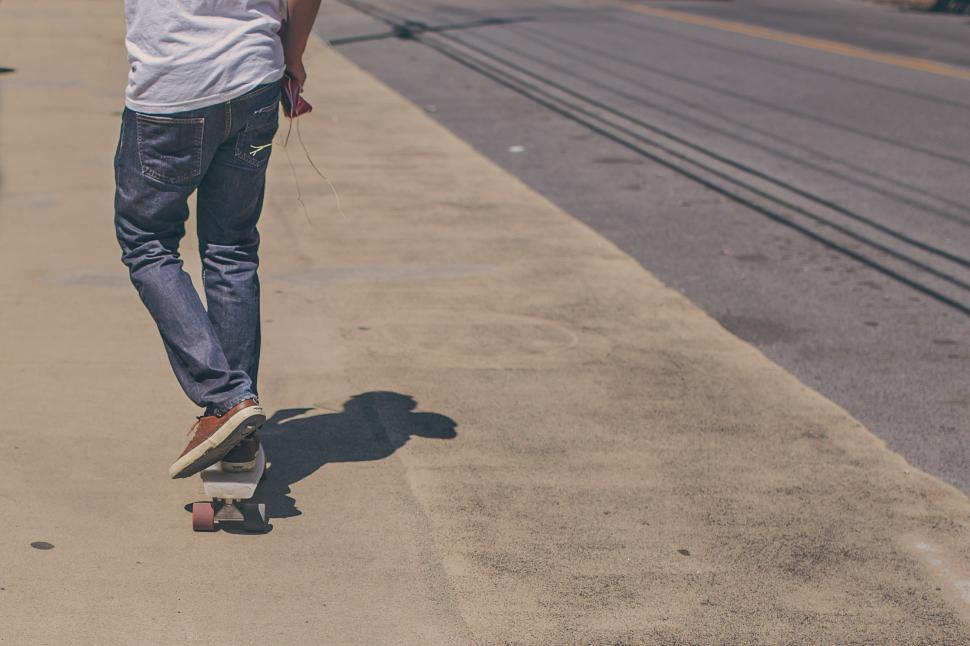 Free Image of Skateboarding 