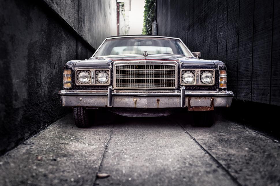 Free Image of Car parked 