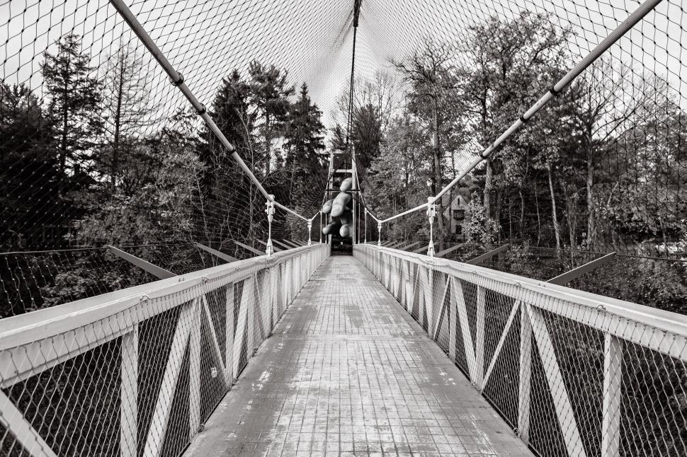 Free Image of Footbridge illusion 