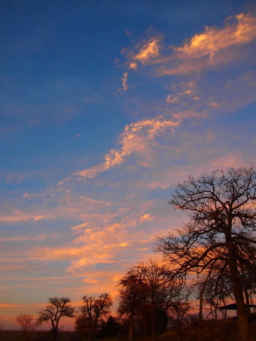 Free Image of Beautiful orange and blue sunset 
