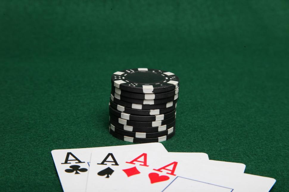Free Image of Black poker chips and 4 aces 