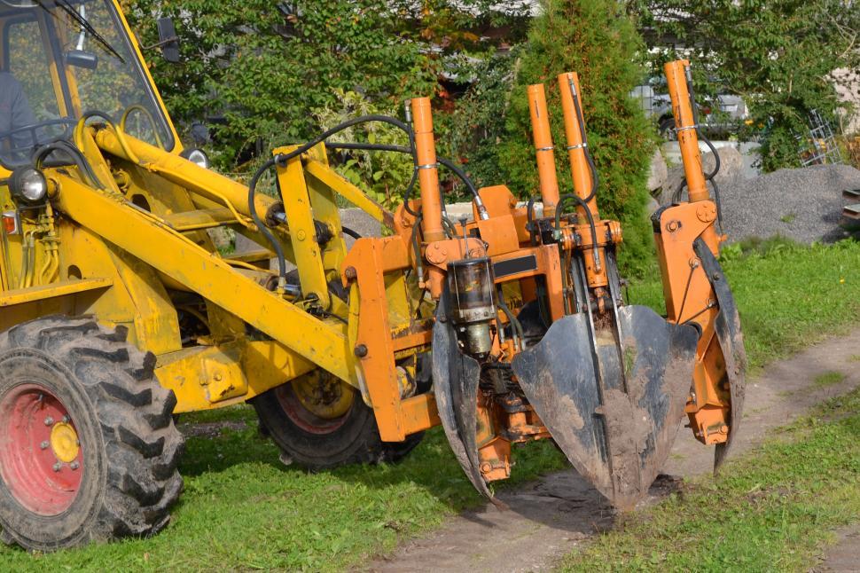 Free Image of Tree transplanting spades 