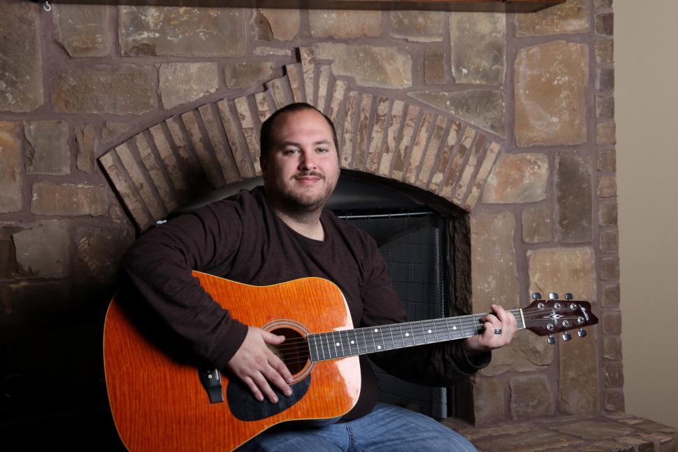 Free Image of Man playing guitar 