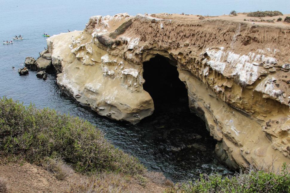 Free Image of Kayakers behind rock formation 