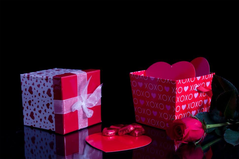 Free Image of Romance gift box 