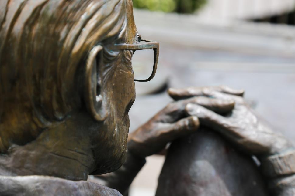 Free Image of Theodor Geisel Statue 