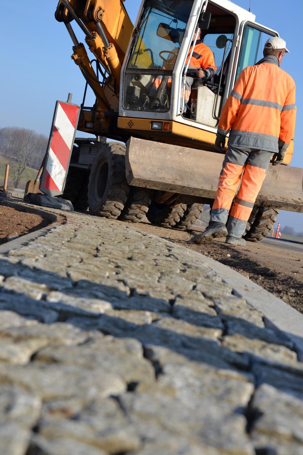 Free Image of Excavator and worker 
