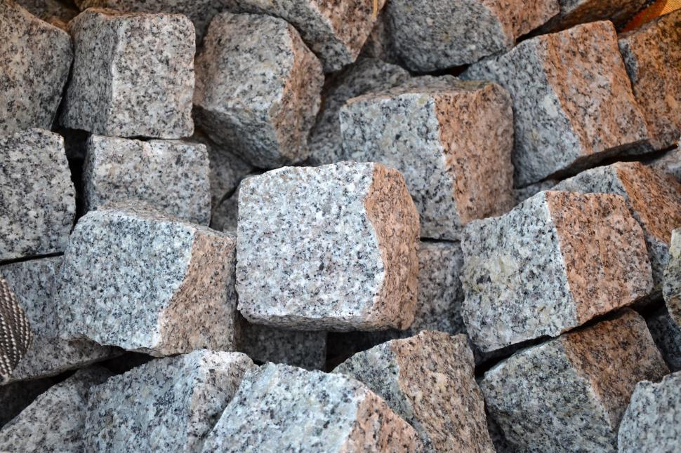 Free Image of Stone cubes 