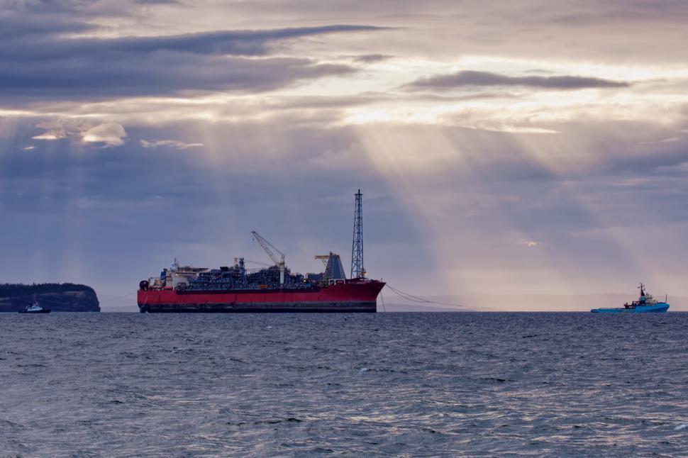 Free Image of Oil and gas supply ships and FPSO 