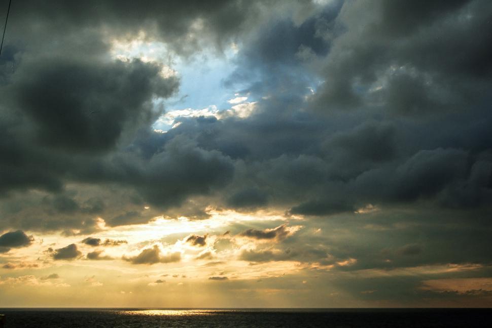 Free Image of Sunbeam in the Sea 