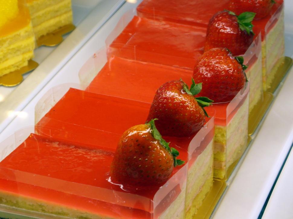Free Image of Fruity Cakes 