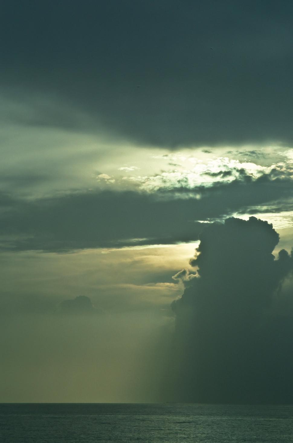 Free Image of Stormy Cloud 