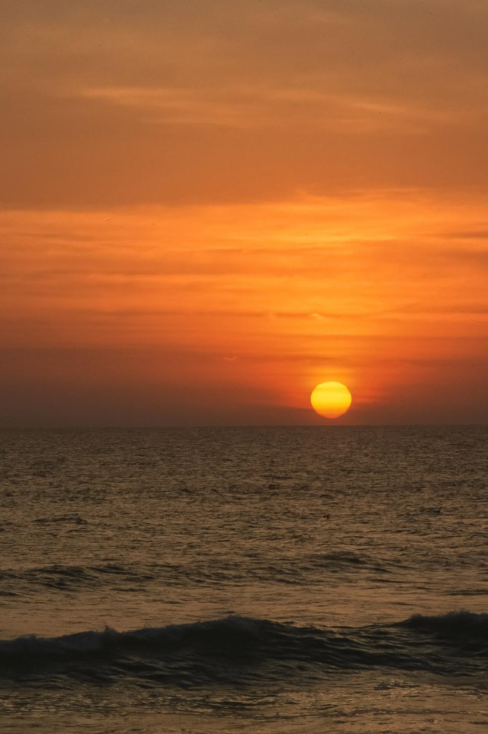 Free Image of Cloudy morning at the Atlantic Ocean 