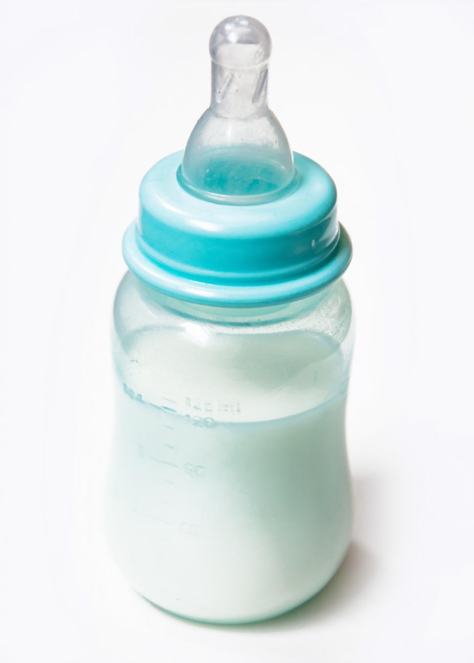 Free Image of baby milk bottle isolated on white background 
