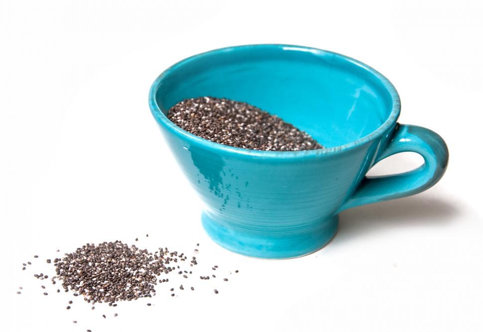 Free Image of chia seeds isolated on white with bowl 