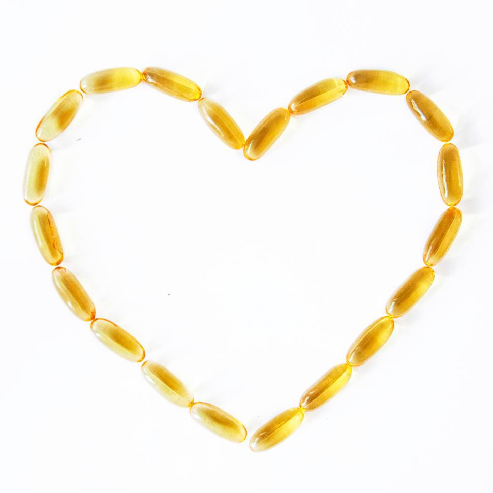 Free Image of Fish oil pills 