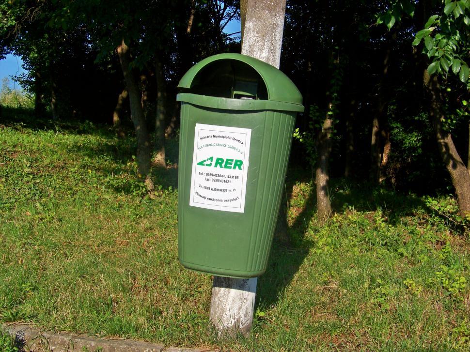 Free Image of Trash can 