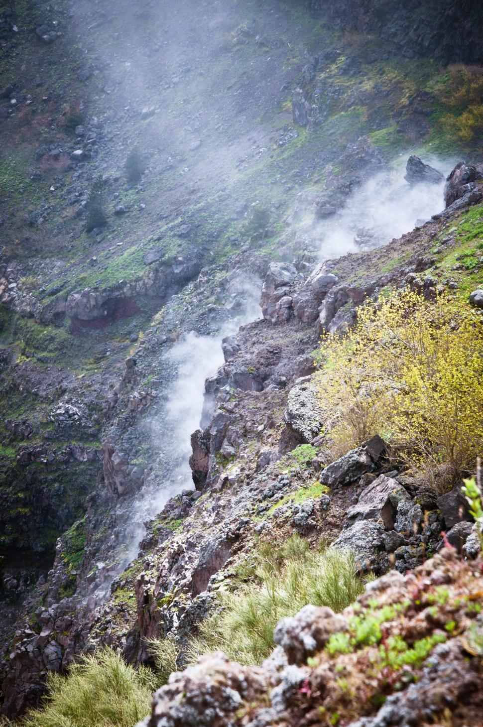 Free Image of Vesuvio Volcano crater smoke 