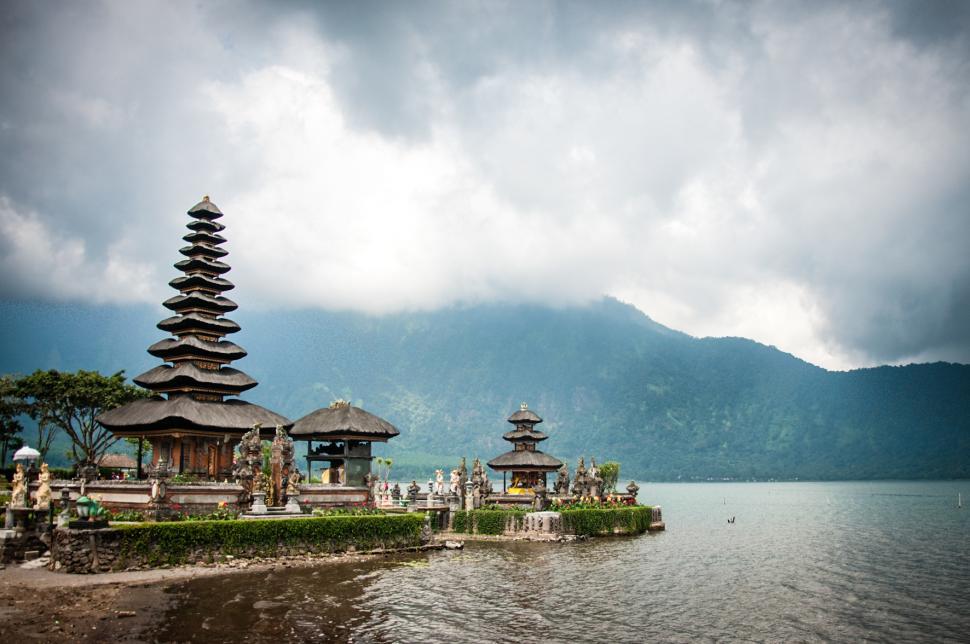 Free Image of Pura Ulun Danu temple in bali 